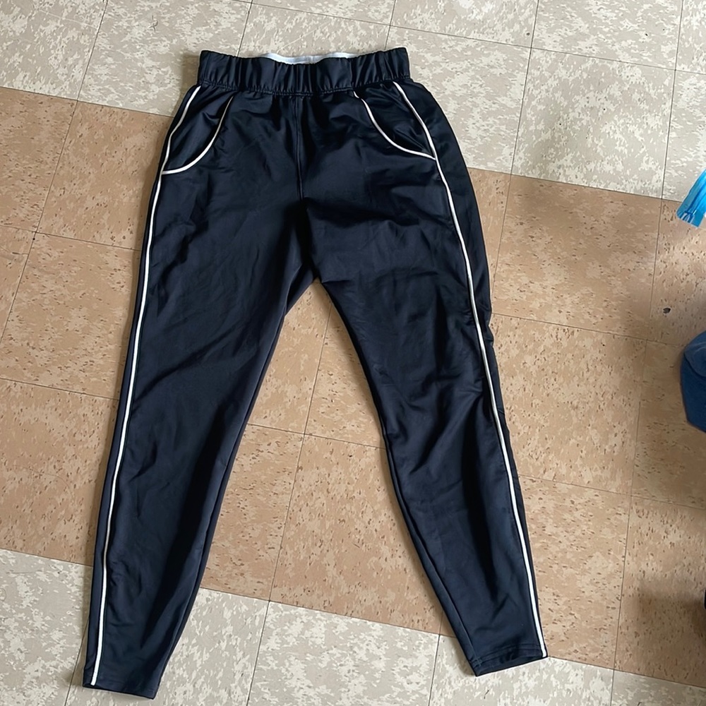 BLACK GYMSHARK JOGGERS